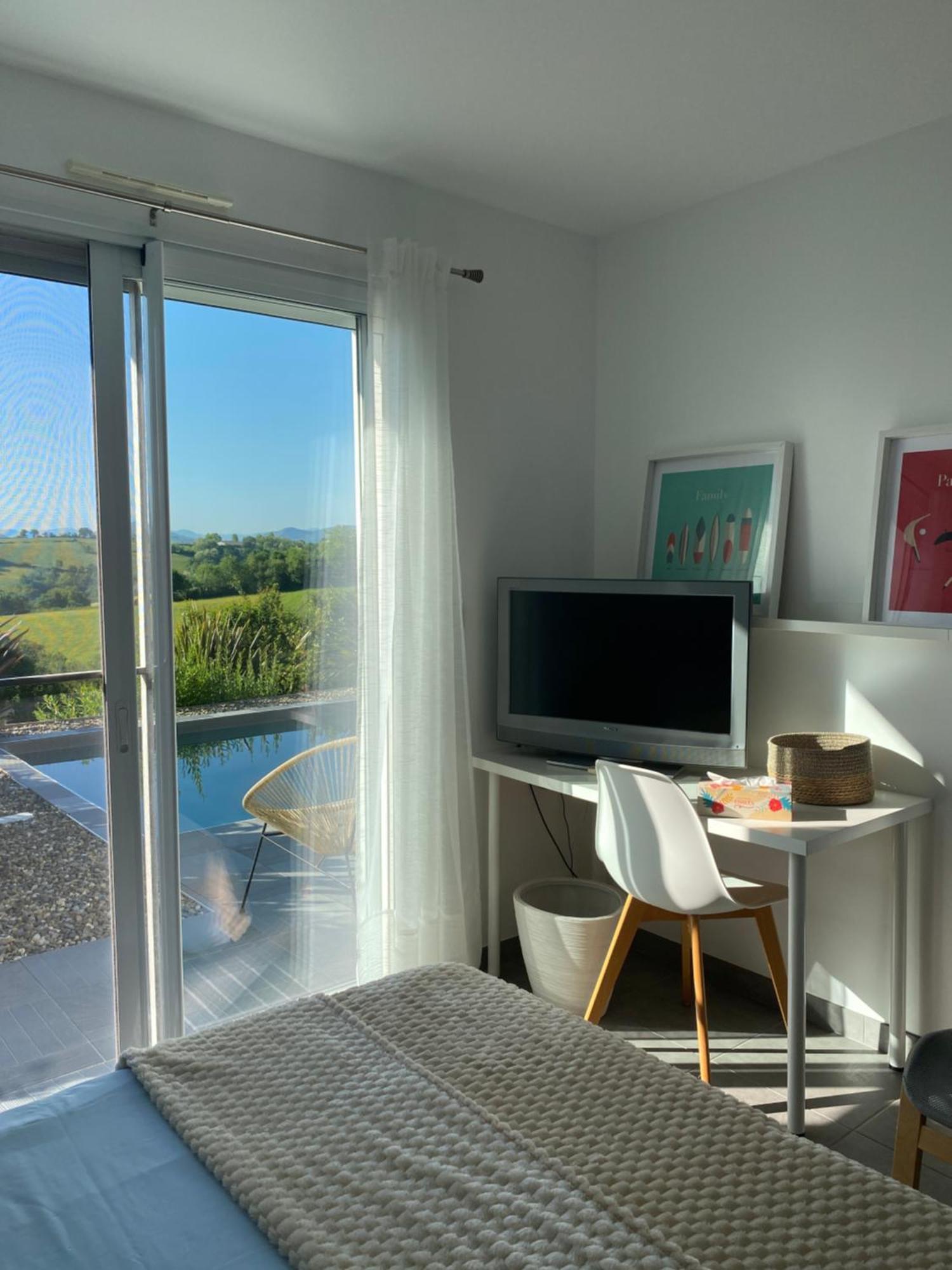 Hotel Ama Lur Hasparren Exteriér fotografie